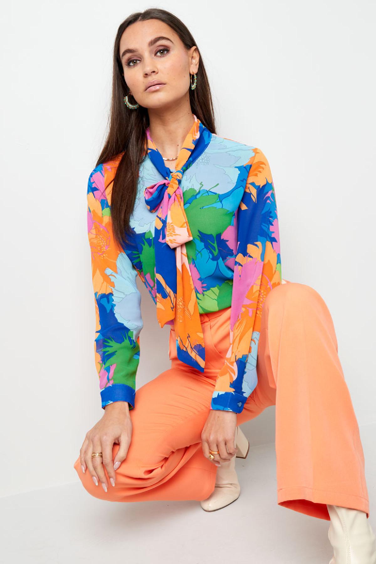Bluse mit Bindekragen