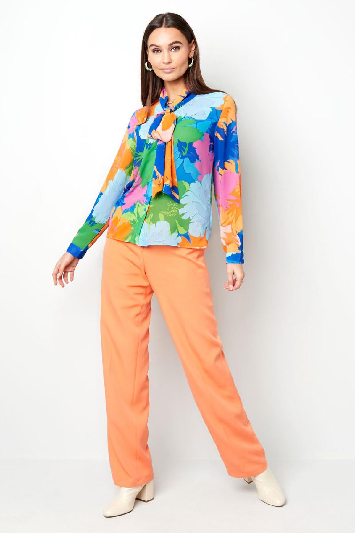 Bluse mit Bindekragen