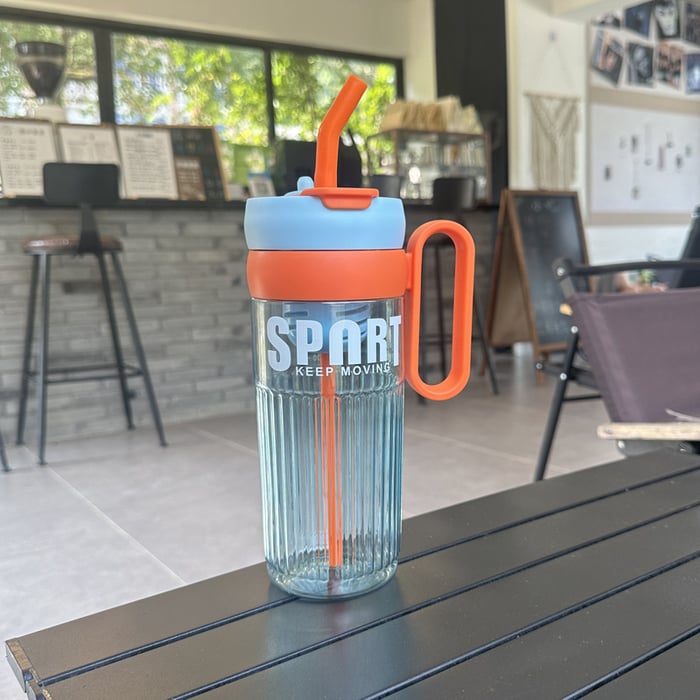 Trinkflasche mit Strohhalm orange blau