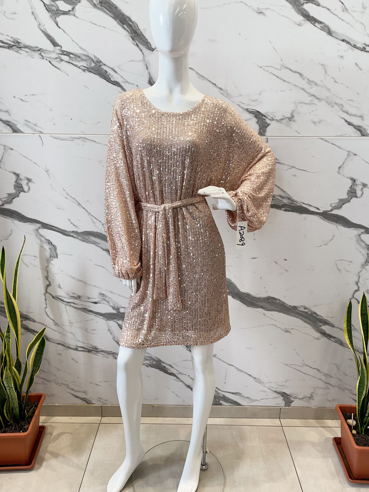Paillettenkleid mit Gürtel